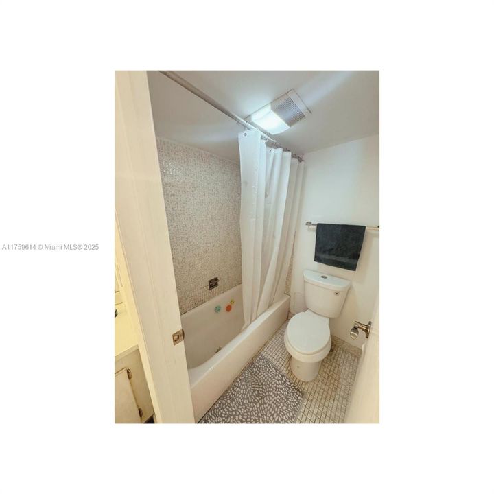 На продажу: $215,000 (1 спален, 1 ванн, 741 Квадратных фут)