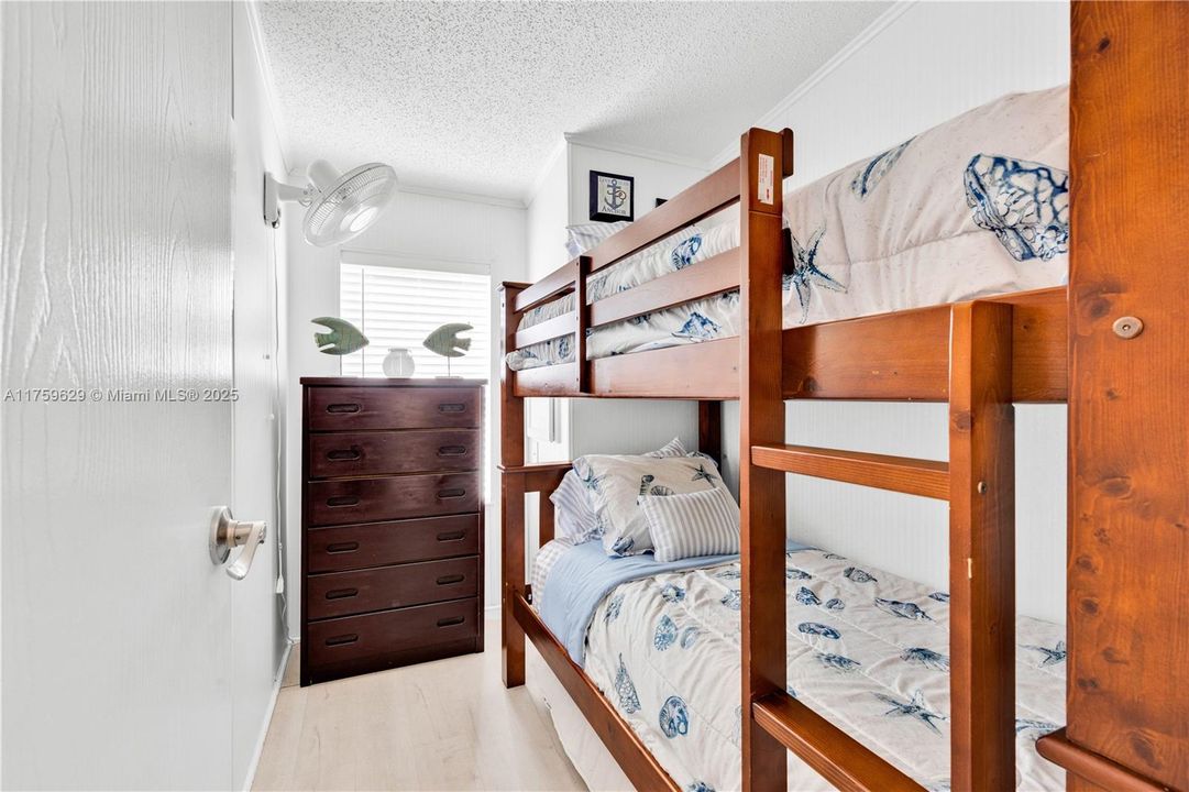 Recently Sold: $875,000 (3 beds, 2 baths, 1161 Square Feet)