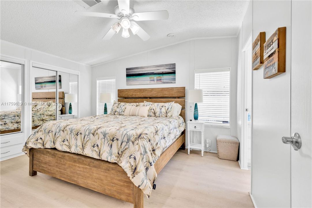 Recently Sold: $875,000 (3 beds, 2 baths, 1161 Square Feet)