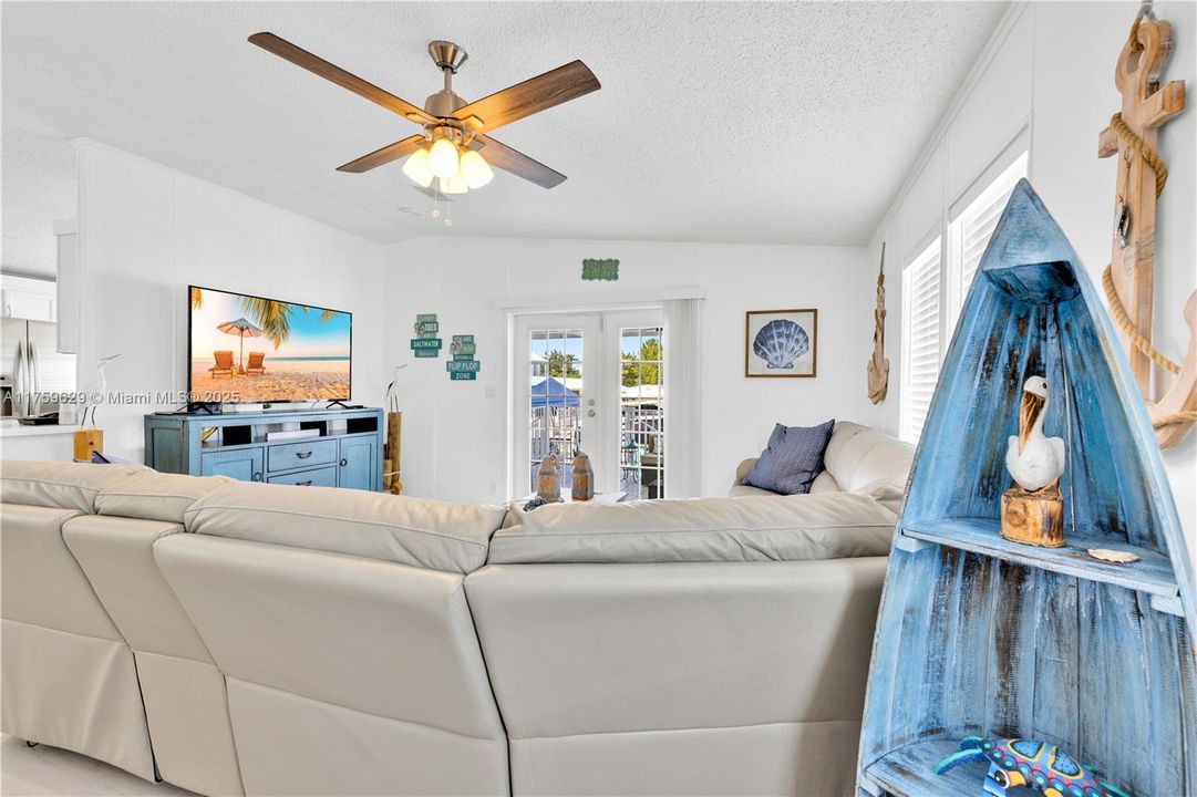 Recently Sold: $875,000 (3 beds, 2 baths, 1161 Square Feet)