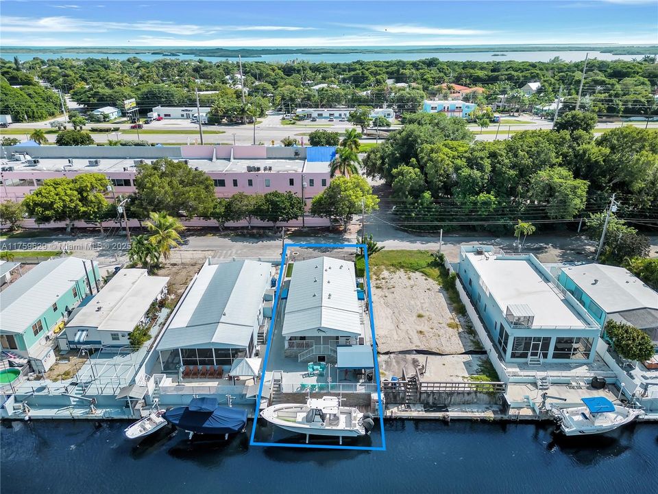 Recently Sold: $875,000 (3 beds, 2 baths, 1161 Square Feet)