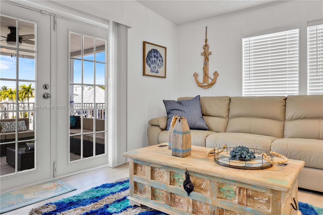 Recently Sold: $875,000 (3 beds, 2 baths, 1161 Square Feet)