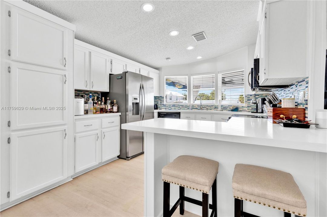 Recently Sold: $875,000 (3 beds, 2 baths, 1161 Square Feet)