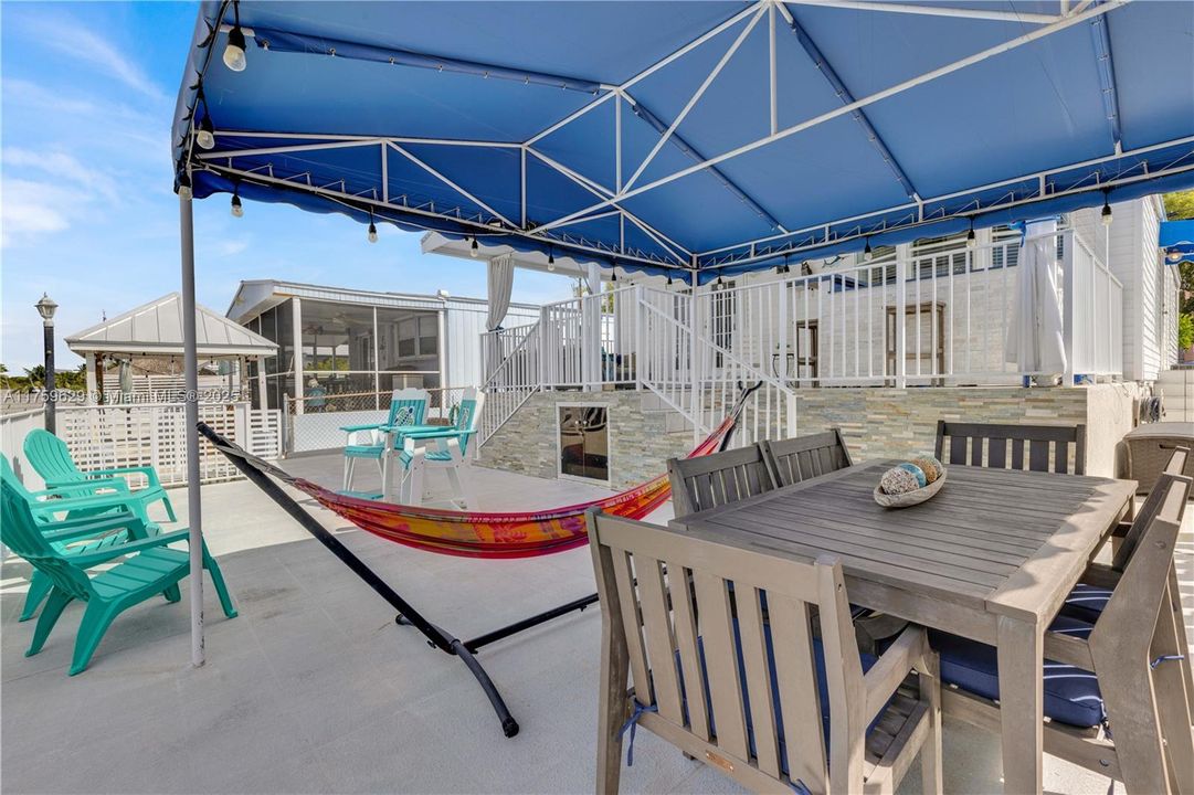 Recently Sold: $875,000 (3 beds, 2 baths, 1161 Square Feet)