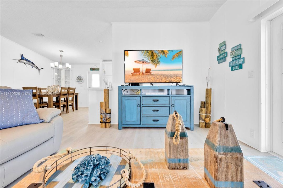 Recently Sold: $875,000 (3 beds, 2 baths, 1161 Square Feet)