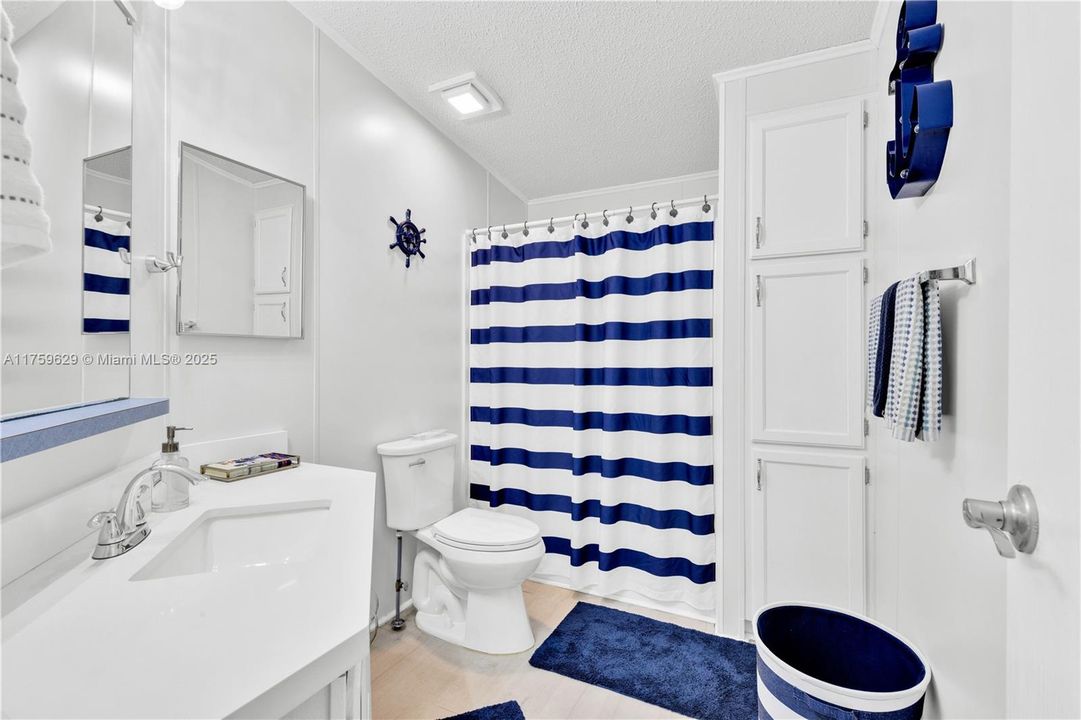 Recently Sold: $875,000 (3 beds, 2 baths, 1161 Square Feet)