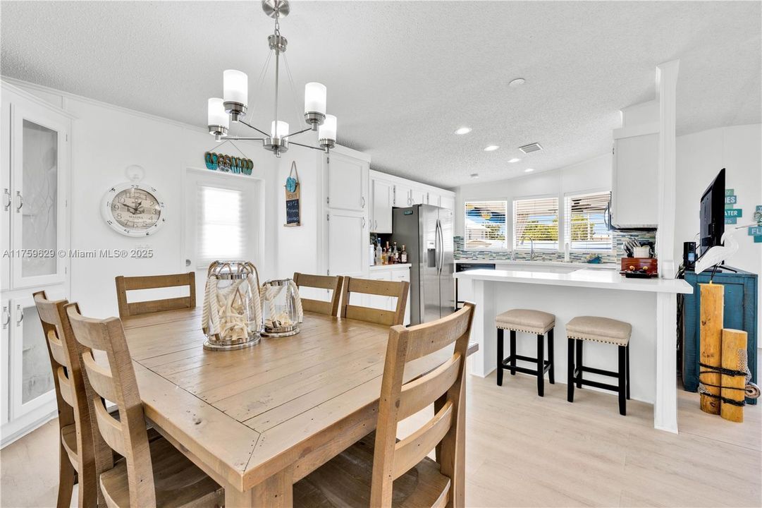 Recently Sold: $875,000 (3 beds, 2 baths, 1161 Square Feet)