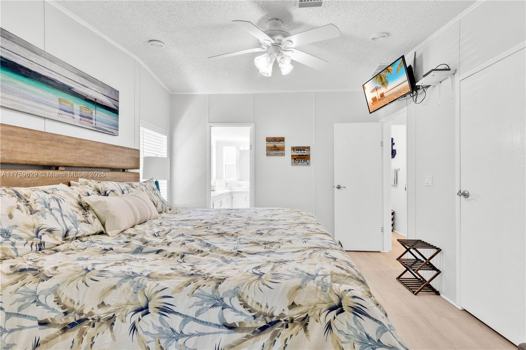 Recently Sold: $875,000 (3 beds, 2 baths, 1161 Square Feet)