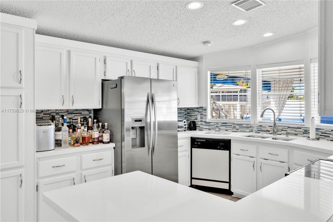 Recently Sold: $875,000 (3 beds, 2 baths, 1161 Square Feet)