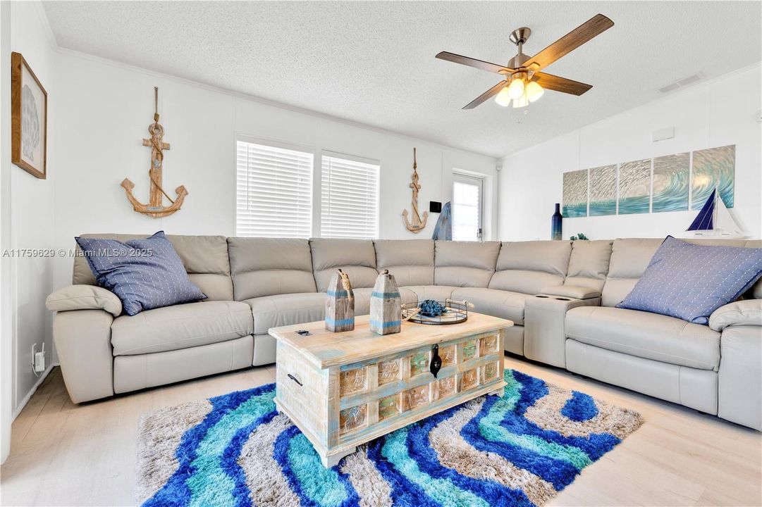 Recently Sold: $875,000 (3 beds, 2 baths, 1161 Square Feet)