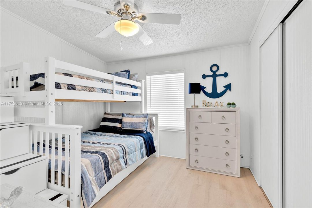 Recently Sold: $875,000 (3 beds, 2 baths, 1161 Square Feet)