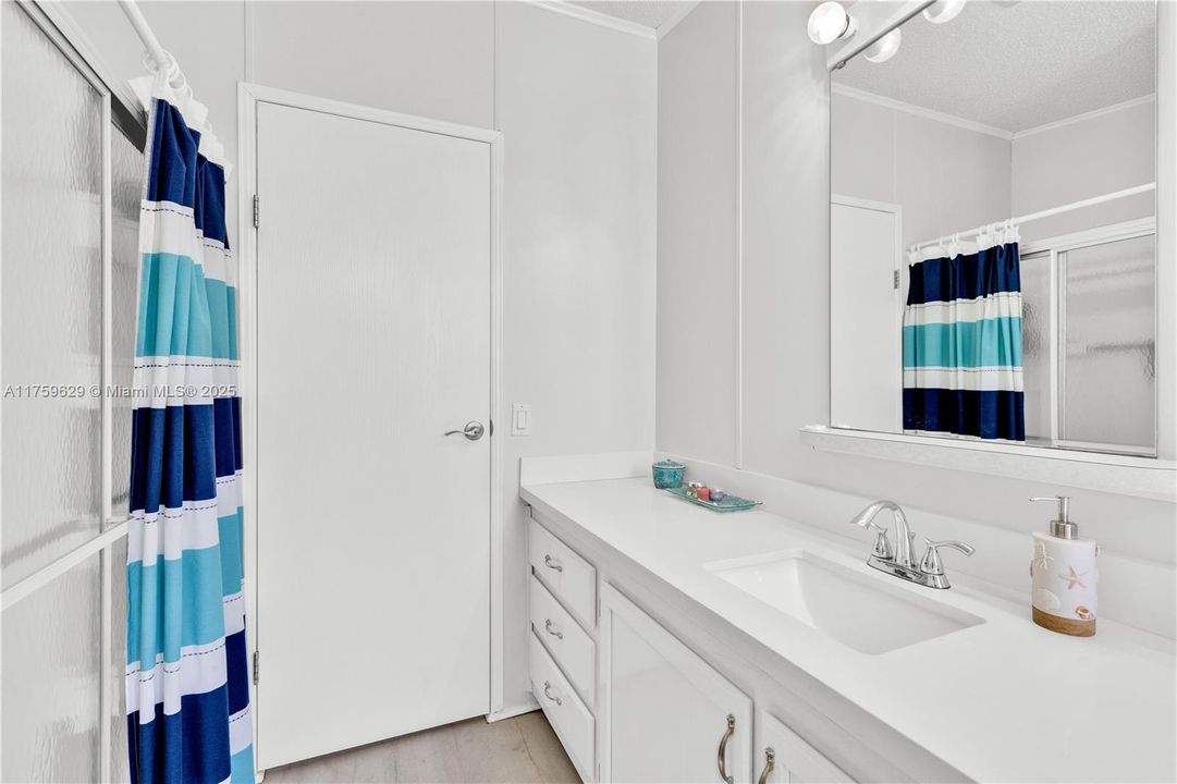 Recently Sold: $875,000 (3 beds, 2 baths, 1161 Square Feet)