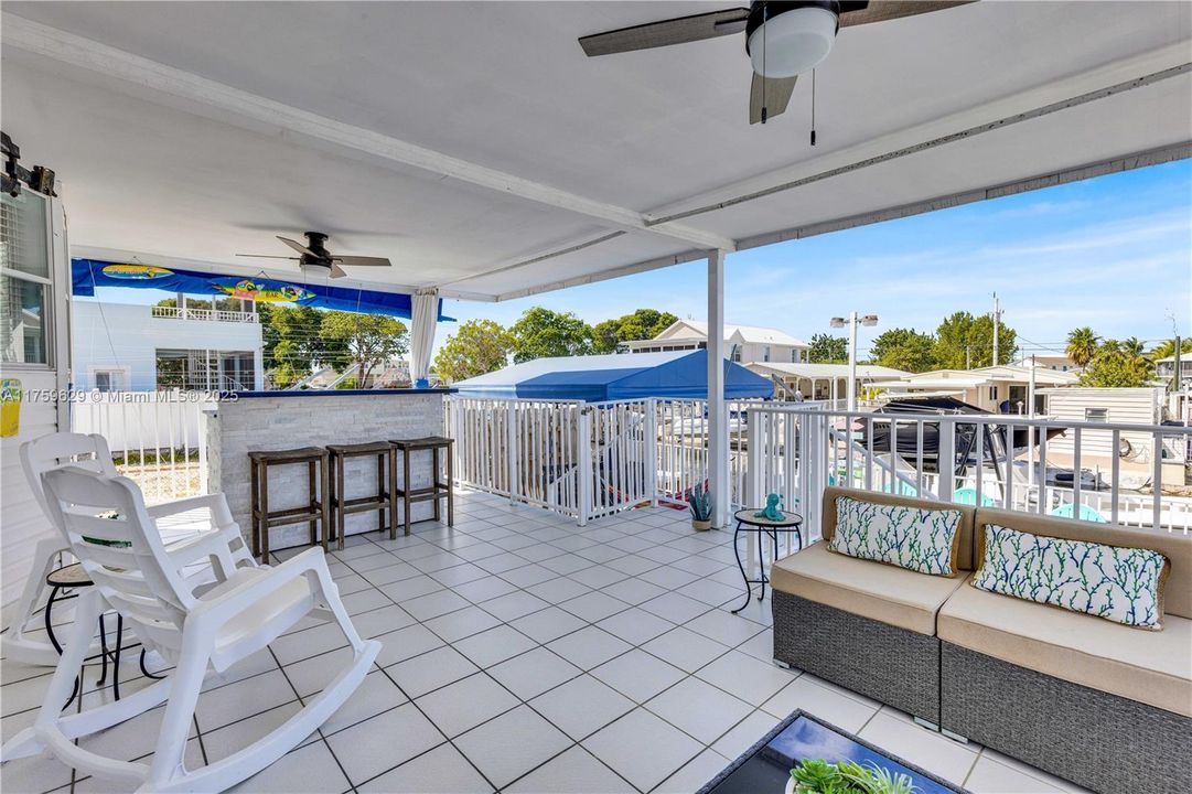 Recently Sold: $875,000 (3 beds, 2 baths, 1161 Square Feet)