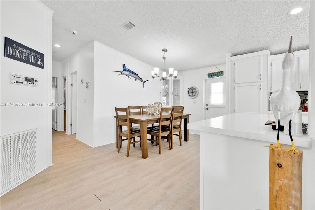 Recently Sold: $875,000 (3 beds, 2 baths, 1161 Square Feet)