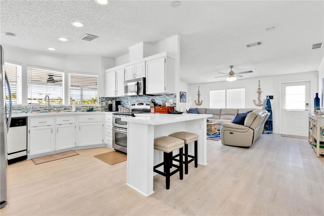 Recently Sold: $875,000 (3 beds, 2 baths, 1161 Square Feet)