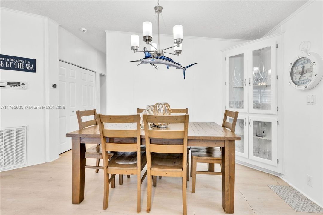 Recently Sold: $875,000 (3 beds, 2 baths, 1161 Square Feet)