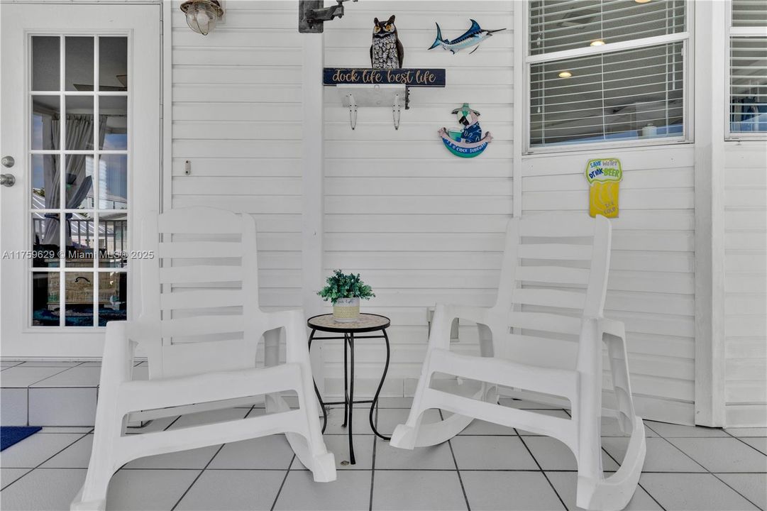 Recently Sold: $875,000 (3 beds, 2 baths, 1161 Square Feet)