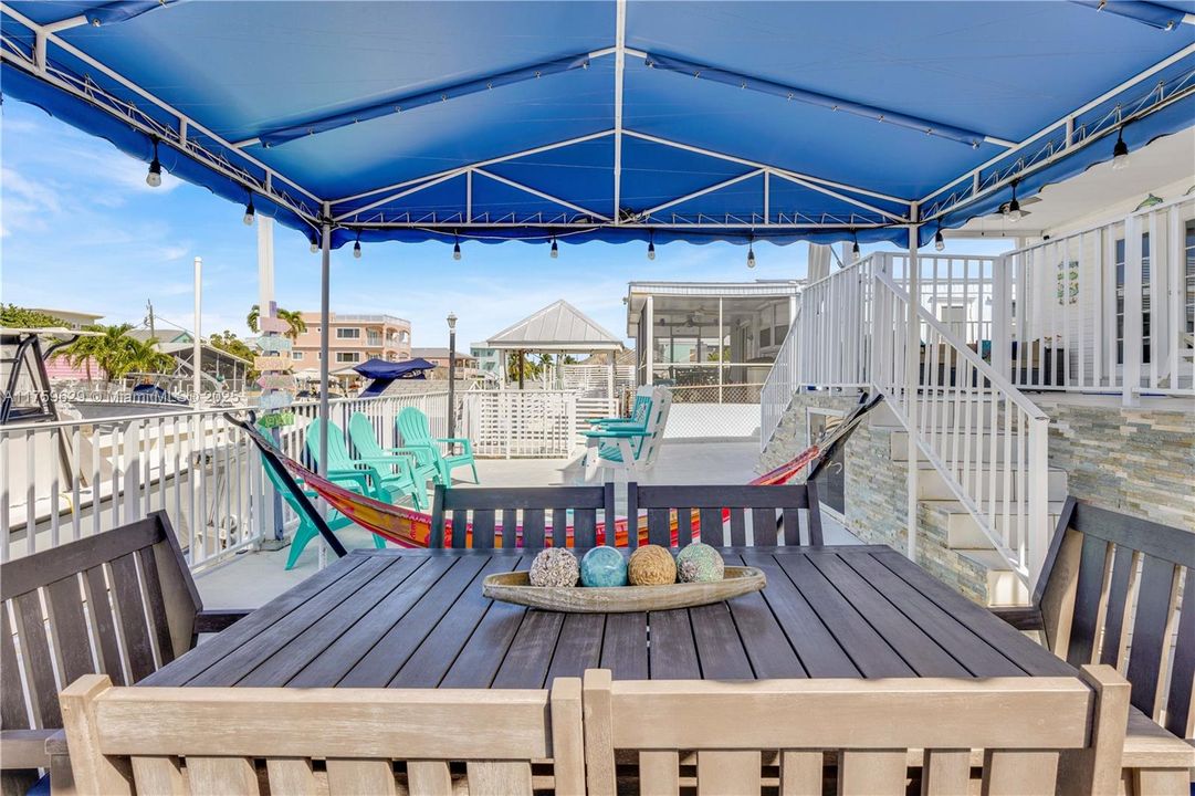 Recently Sold: $875,000 (3 beds, 2 baths, 1161 Square Feet)