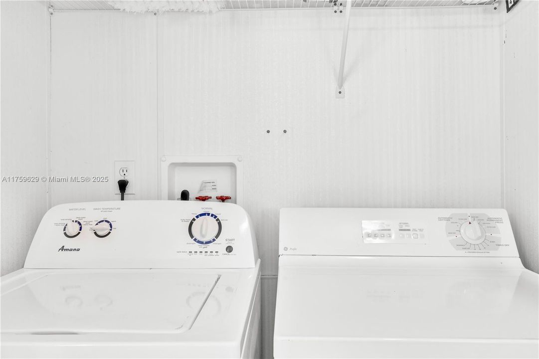 Recently Sold: $875,000 (3 beds, 2 baths, 1161 Square Feet)