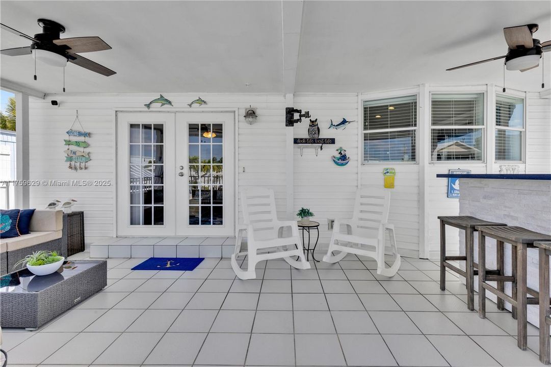 Recently Sold: $875,000 (3 beds, 2 baths, 1161 Square Feet)