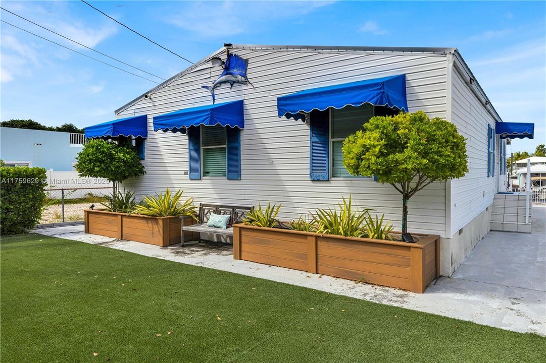 Recently Sold: $875,000 (3 beds, 2 baths, 1161 Square Feet)