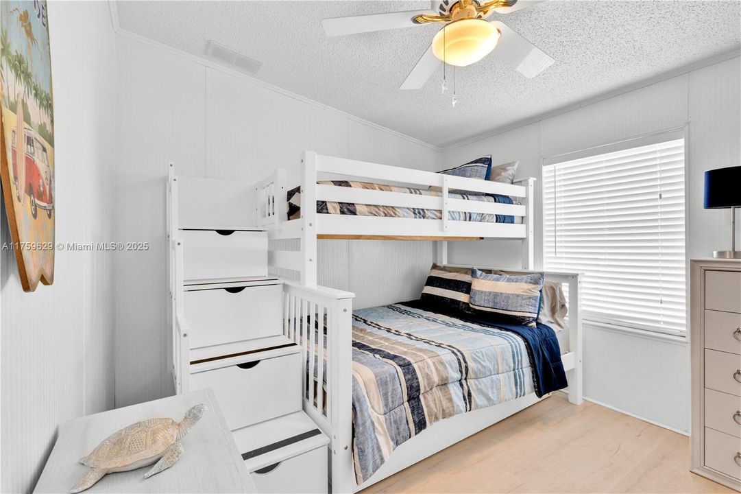 Recently Sold: $875,000 (3 beds, 2 baths, 1161 Square Feet)