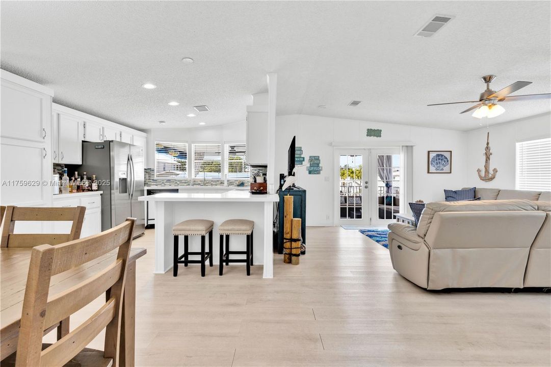 Recently Sold: $875,000 (3 beds, 2 baths, 1161 Square Feet)