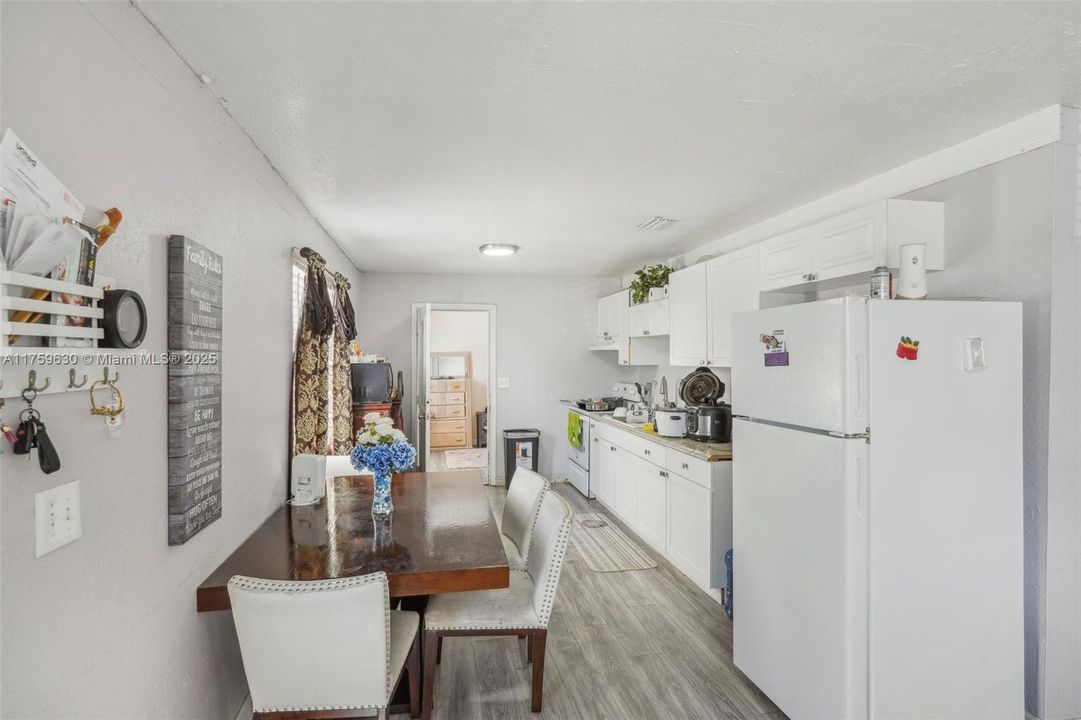 For Sale: $220,000 (3 beds, 1 baths, 1304 Square Feet)