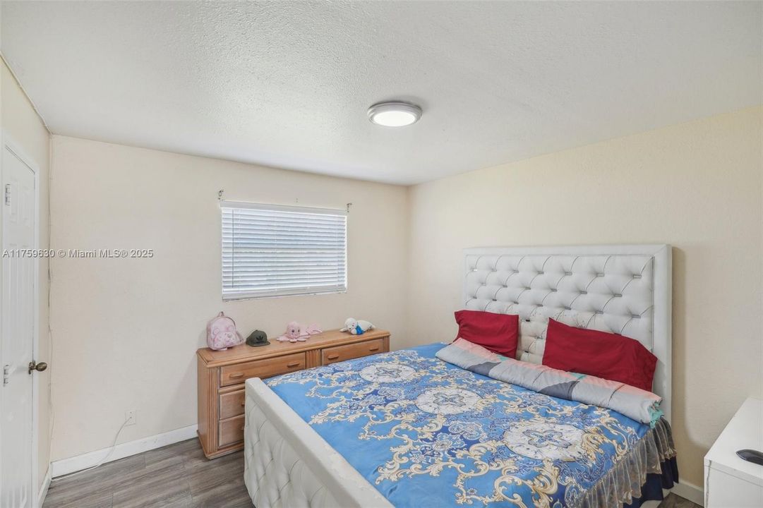 For Sale: $220,000 (3 beds, 1 baths, 1304 Square Feet)