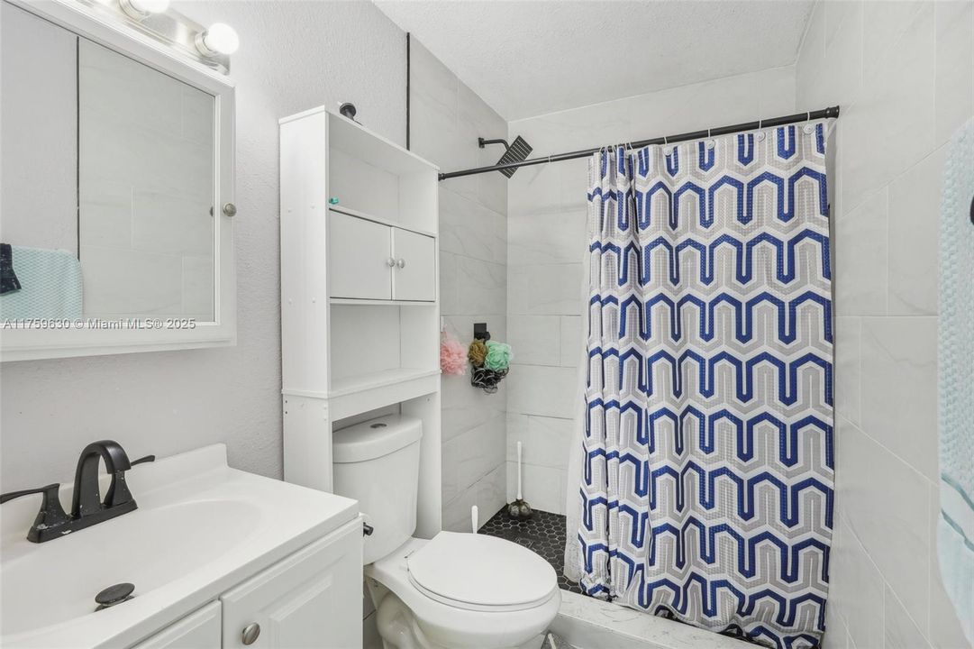 For Sale: $220,000 (3 beds, 1 baths, 1304 Square Feet)