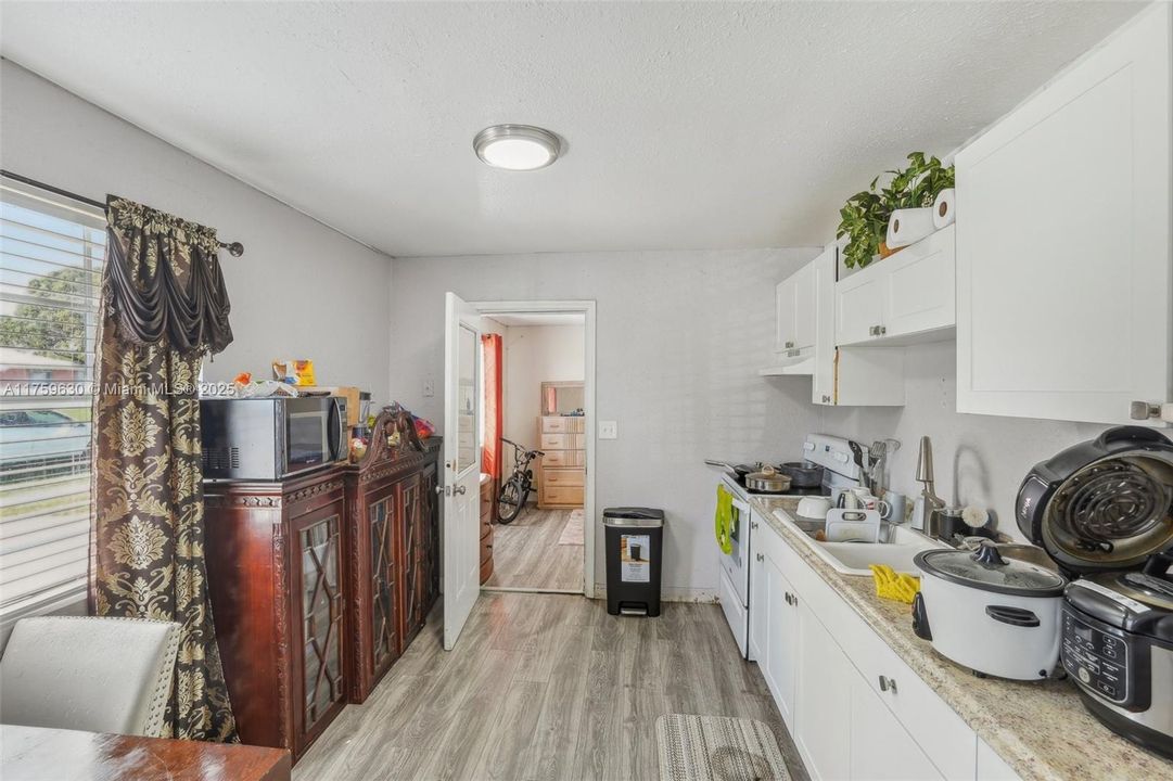 For Sale: $220,000 (3 beds, 1 baths, 1304 Square Feet)