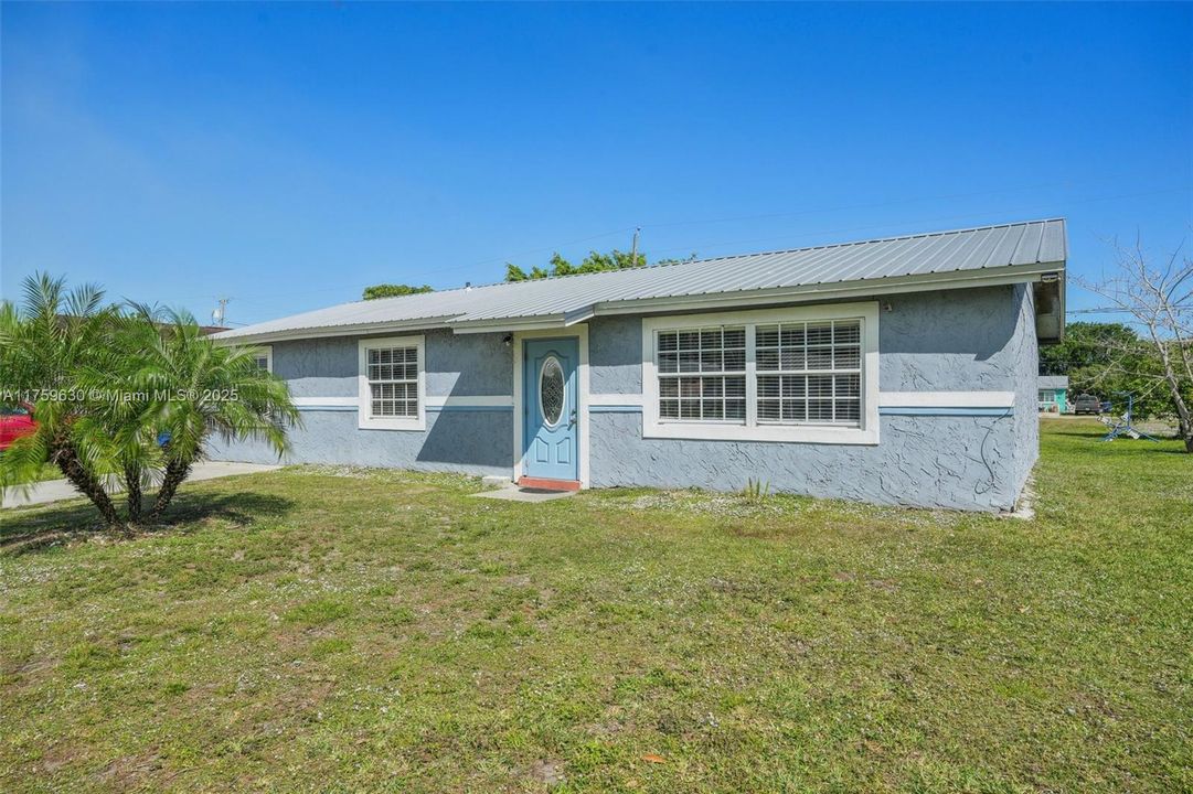 For Sale: $220,000 (3 beds, 1 baths, 1304 Square Feet)