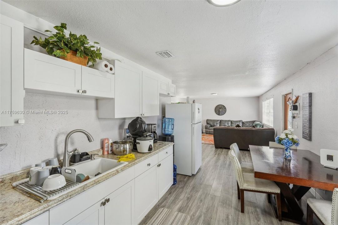 For Sale: $220,000 (3 beds, 1 baths, 1304 Square Feet)