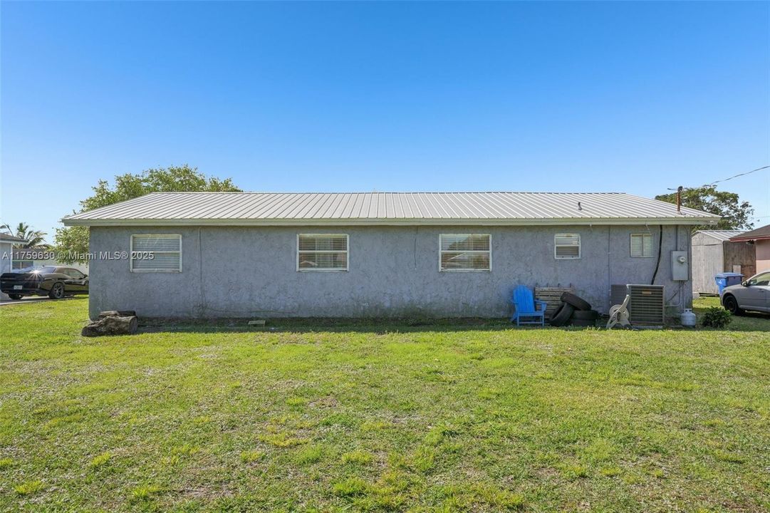 For Sale: $220,000 (3 beds, 1 baths, 1304 Square Feet)