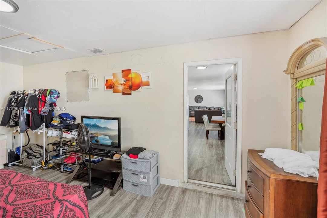 For Sale: $220,000 (3 beds, 1 baths, 1304 Square Feet)