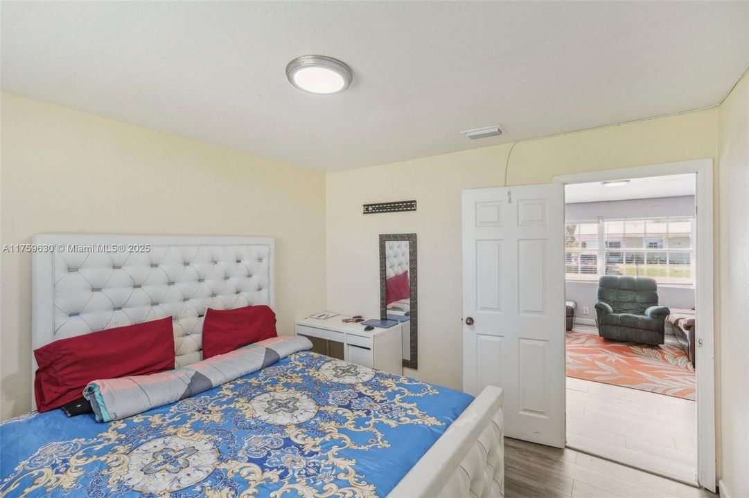 For Sale: $220,000 (3 beds, 1 baths, 1304 Square Feet)