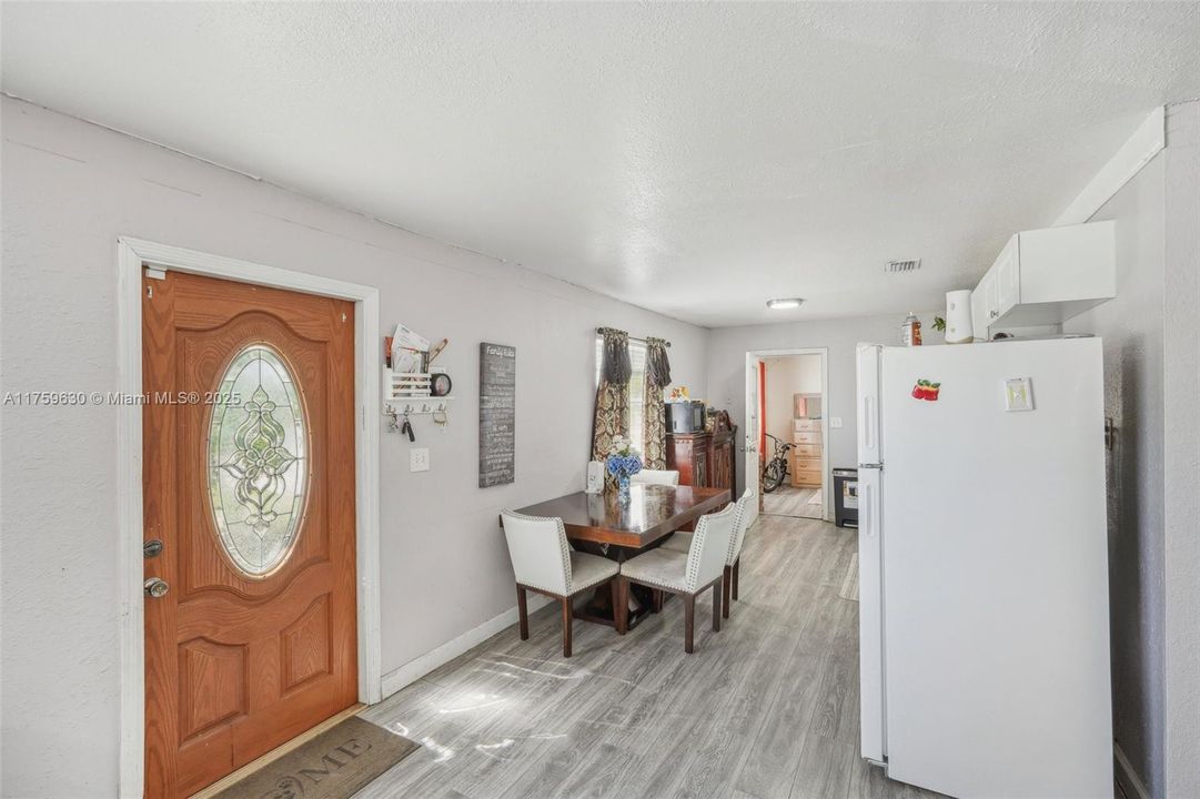 For Sale: $220,000 (3 beds, 1 baths, 1304 Square Feet)