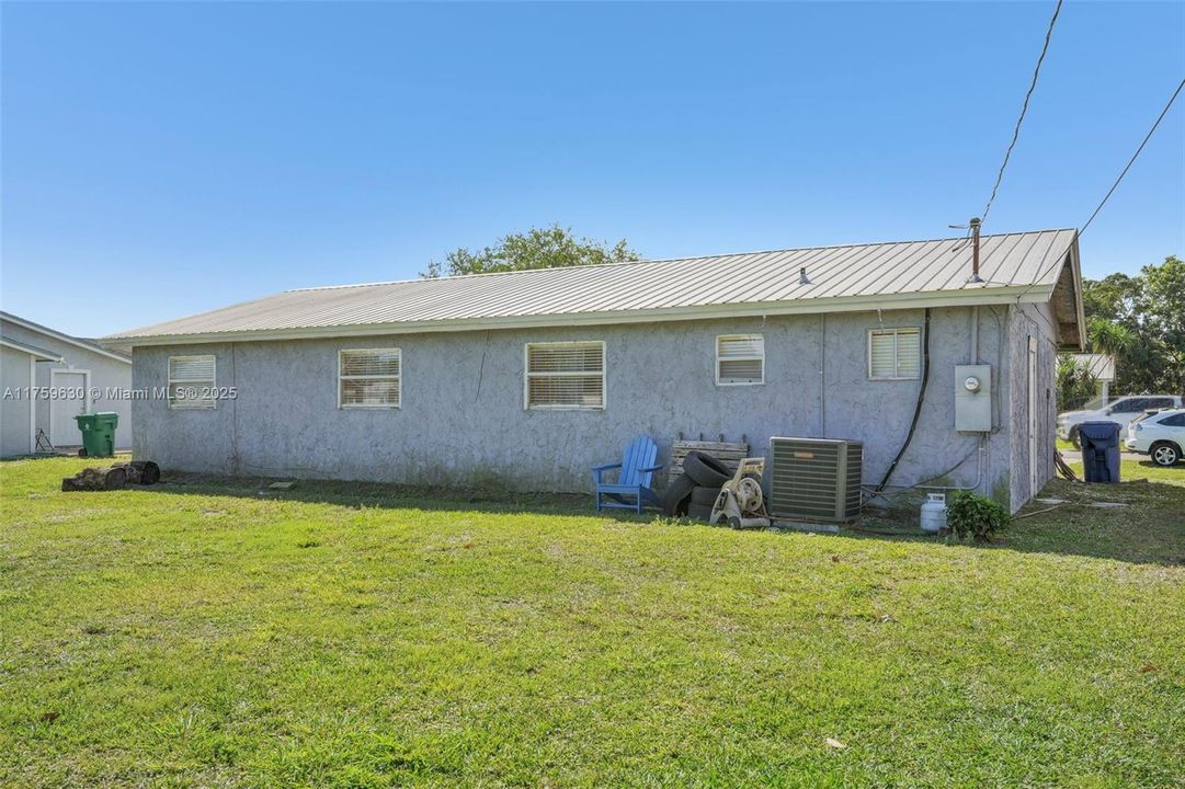 For Sale: $220,000 (3 beds, 1 baths, 1304 Square Feet)
