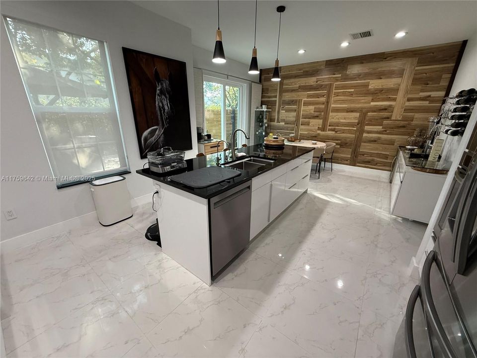 На продажу: $580,000 (3 спален, 2 ванн, 1888 Квадратных фут)