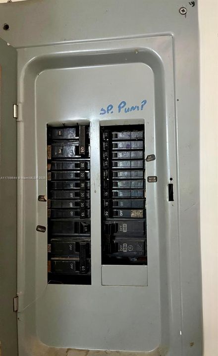 Recently Sold: $585,000 (4 beds, 2 baths, 1492 Square Feet)