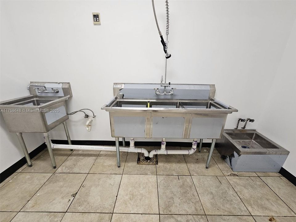 最近租的: $6,500 (0 贝兹, 0 浴室, 0 平方英尺)