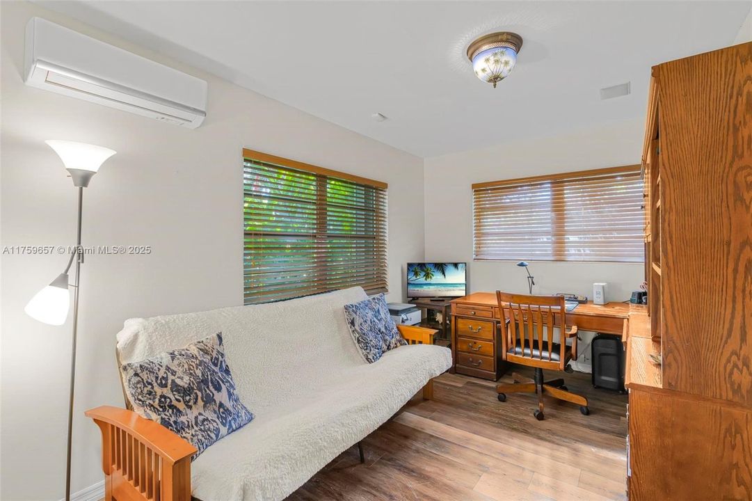 Recently Sold: $1,200,000 (3 beds, 2 baths, 1488 Square Feet)