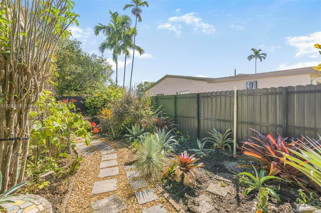 Recently Sold: $1,200,000 (3 beds, 2 baths, 1488 Square Feet)