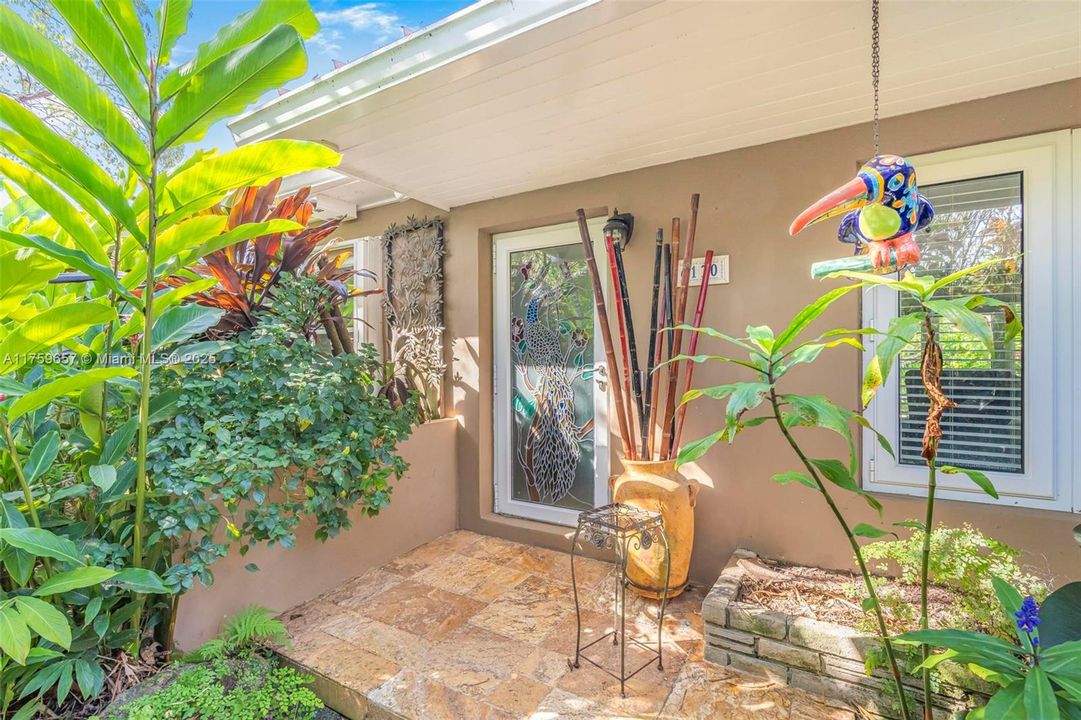 Recently Sold: $1,200,000 (3 beds, 2 baths, 1488 Square Feet)