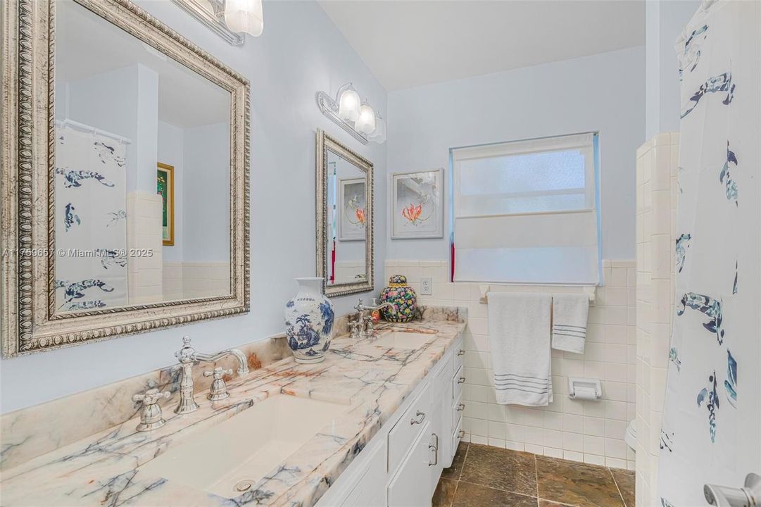 Recently Sold: $1,200,000 (3 beds, 2 baths, 1488 Square Feet)