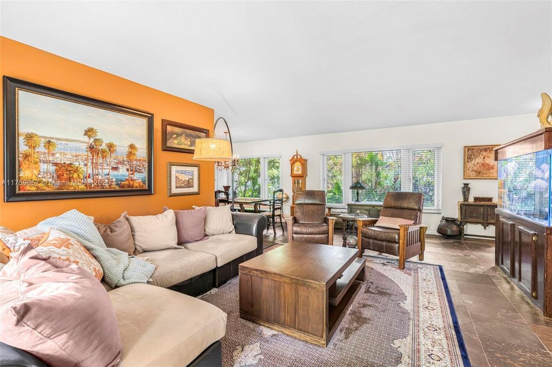 Recently Sold: $1,200,000 (3 beds, 2 baths, 1488 Square Feet)