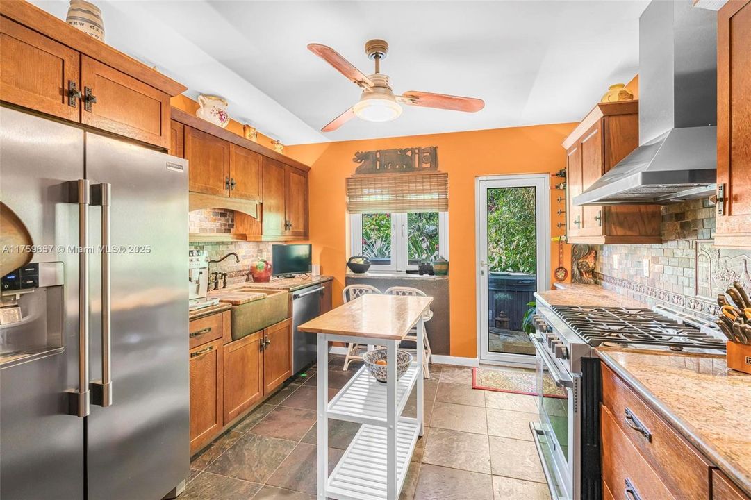 Recently Sold: $1,200,000 (3 beds, 2 baths, 1488 Square Feet)