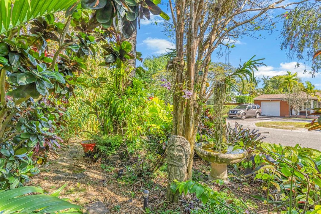 Recently Sold: $1,200,000 (3 beds, 2 baths, 1488 Square Feet)