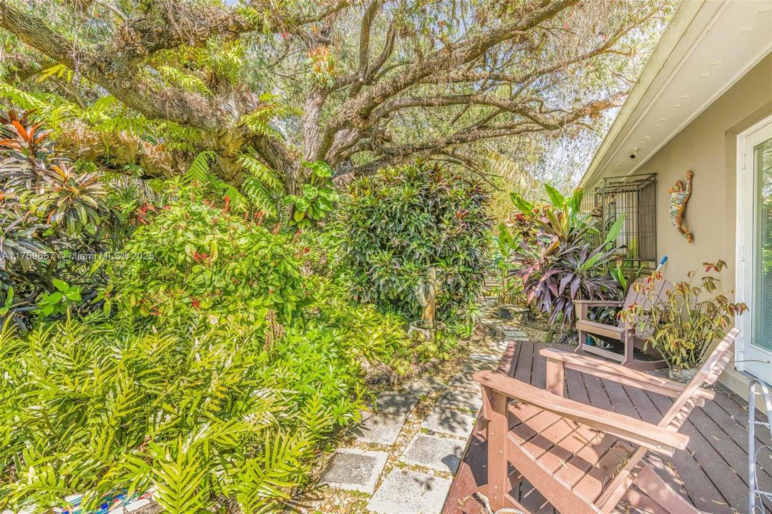 Recently Sold: $1,200,000 (3 beds, 2 baths, 1488 Square Feet)