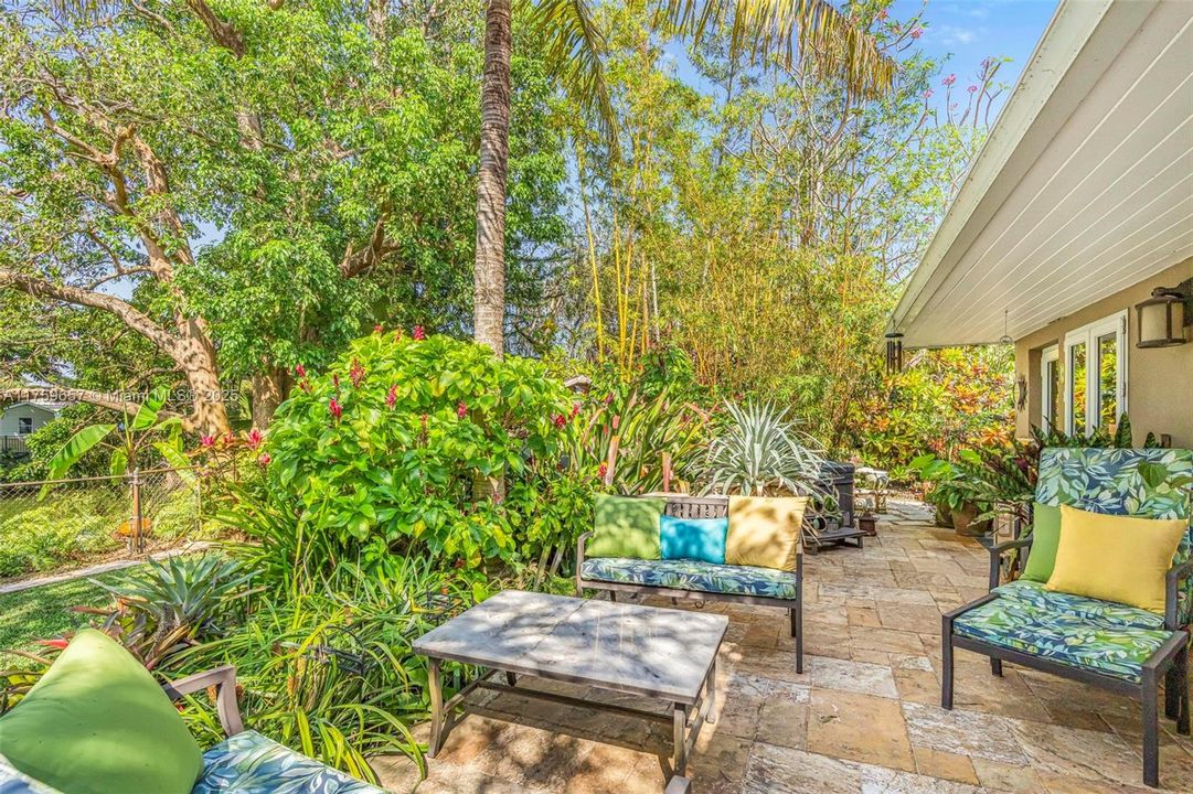 Recently Sold: $1,200,000 (3 beds, 2 baths, 1488 Square Feet)